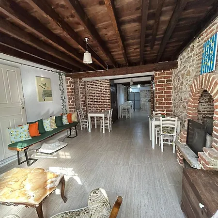 1892 Homestay *
